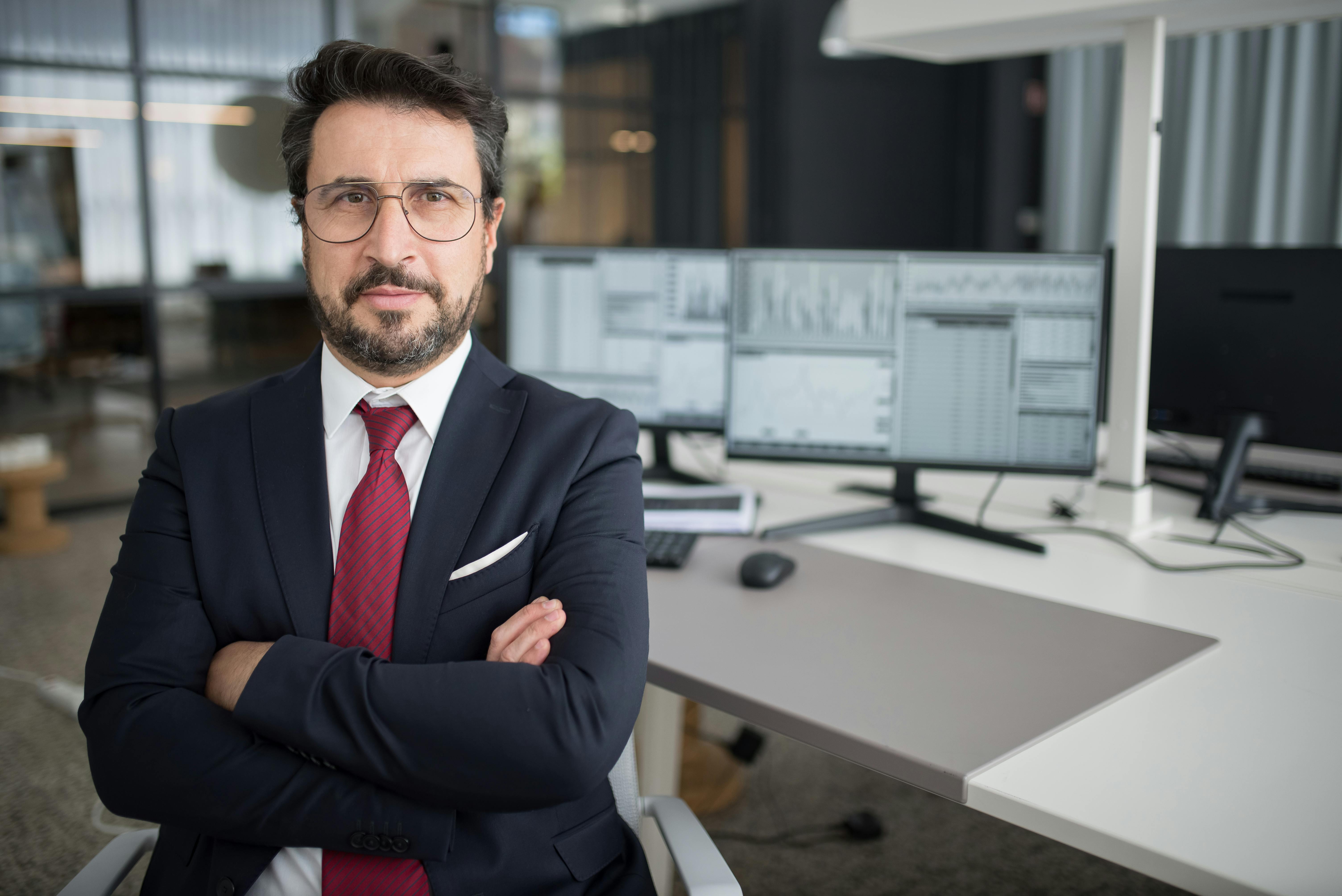 Il manager alberghiero del futuro non gestisce più solo l’hotel: governa numeri, capitale, persone e rischio